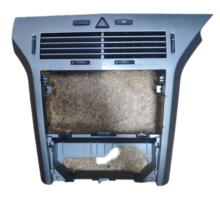 Opel Astra h ramka nawiewu radia