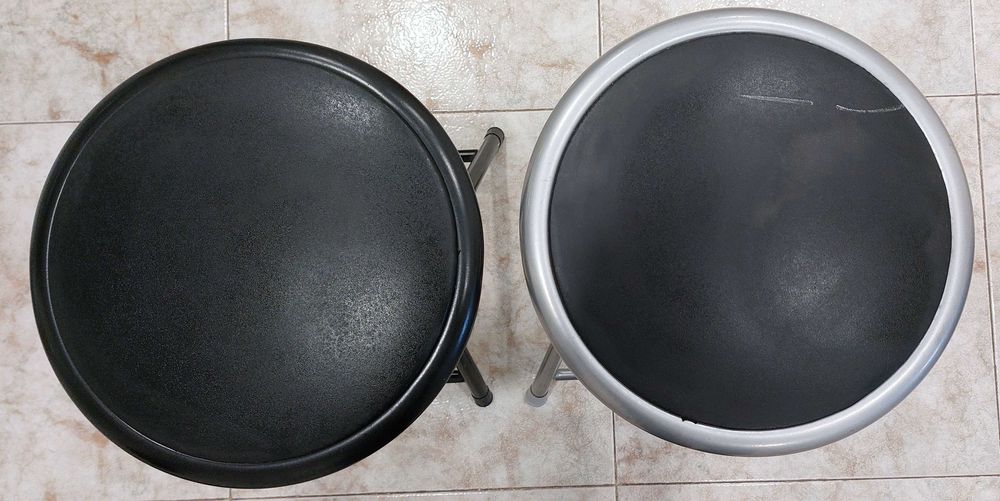 2 Bancos desdobráveis pretos
