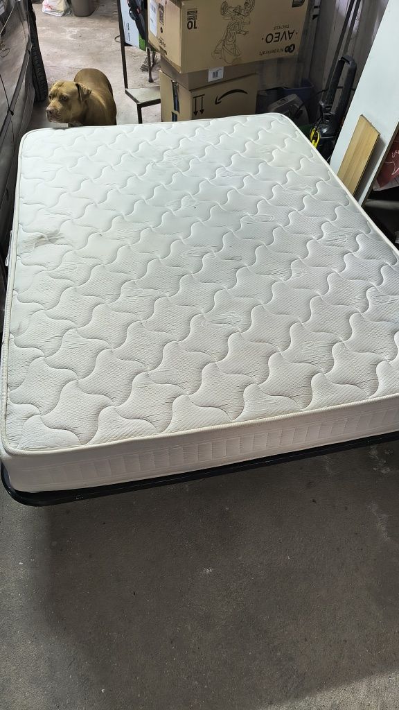 Cama de casal com colchão