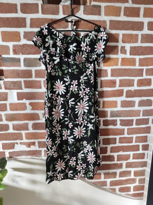 Sukienka dłuższą z tyłu z przodu krótsza