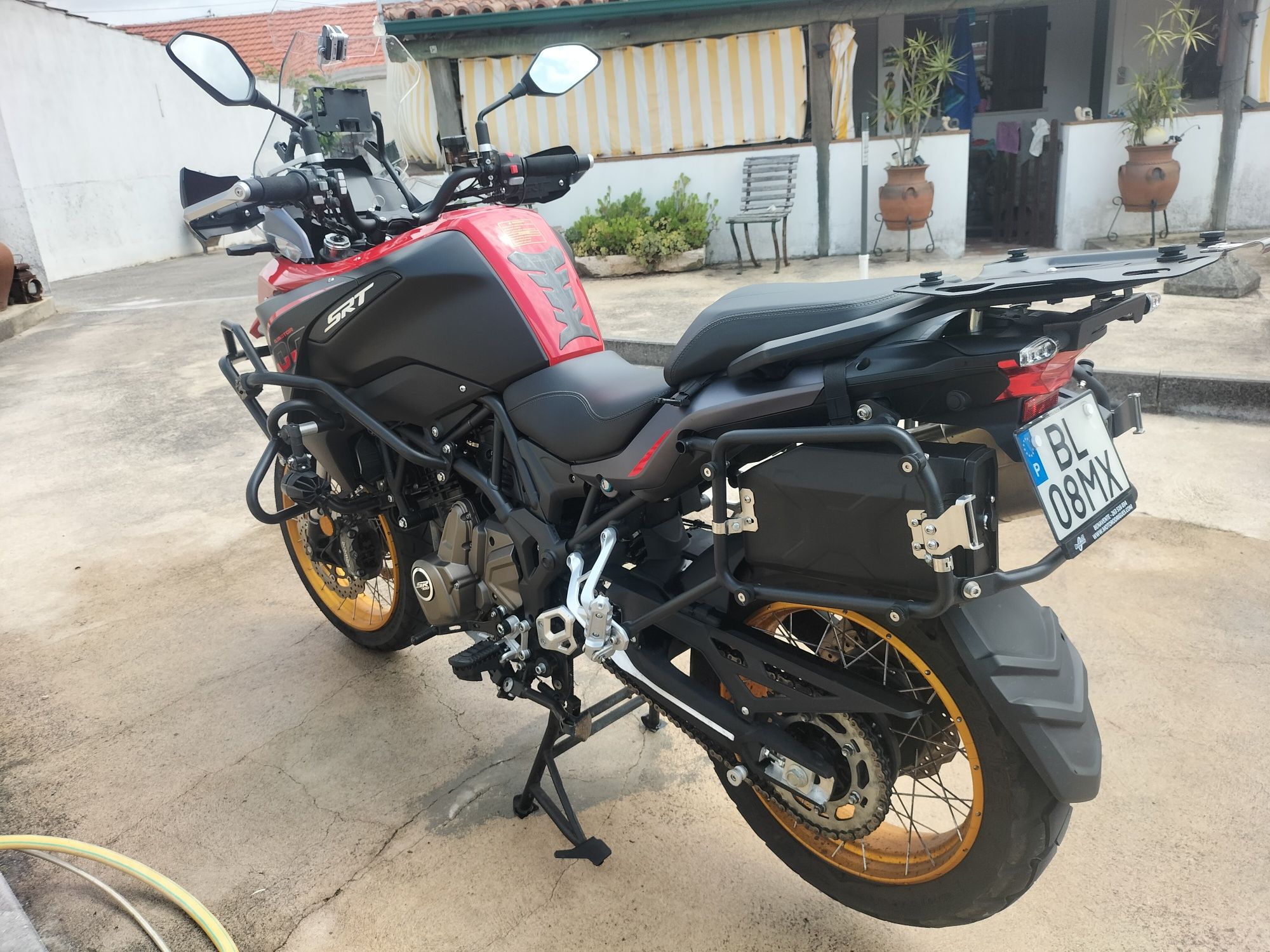 QJmotor SRT 700x