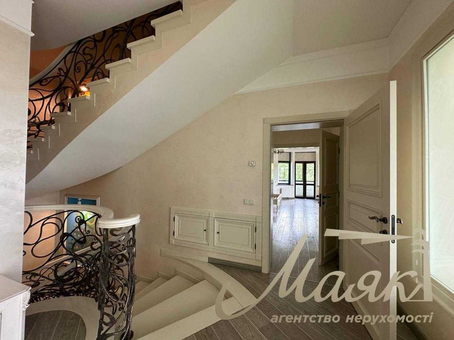 Оренда резиденції з двох будинків на 60 сотках землі в Хуторі Мригі