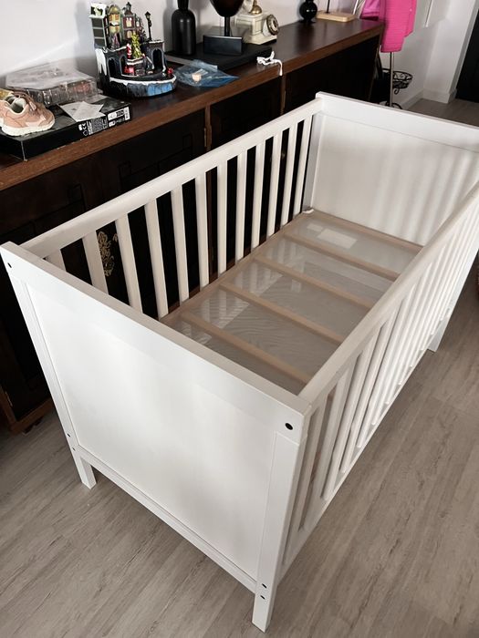 Berço IKEA com colchão
