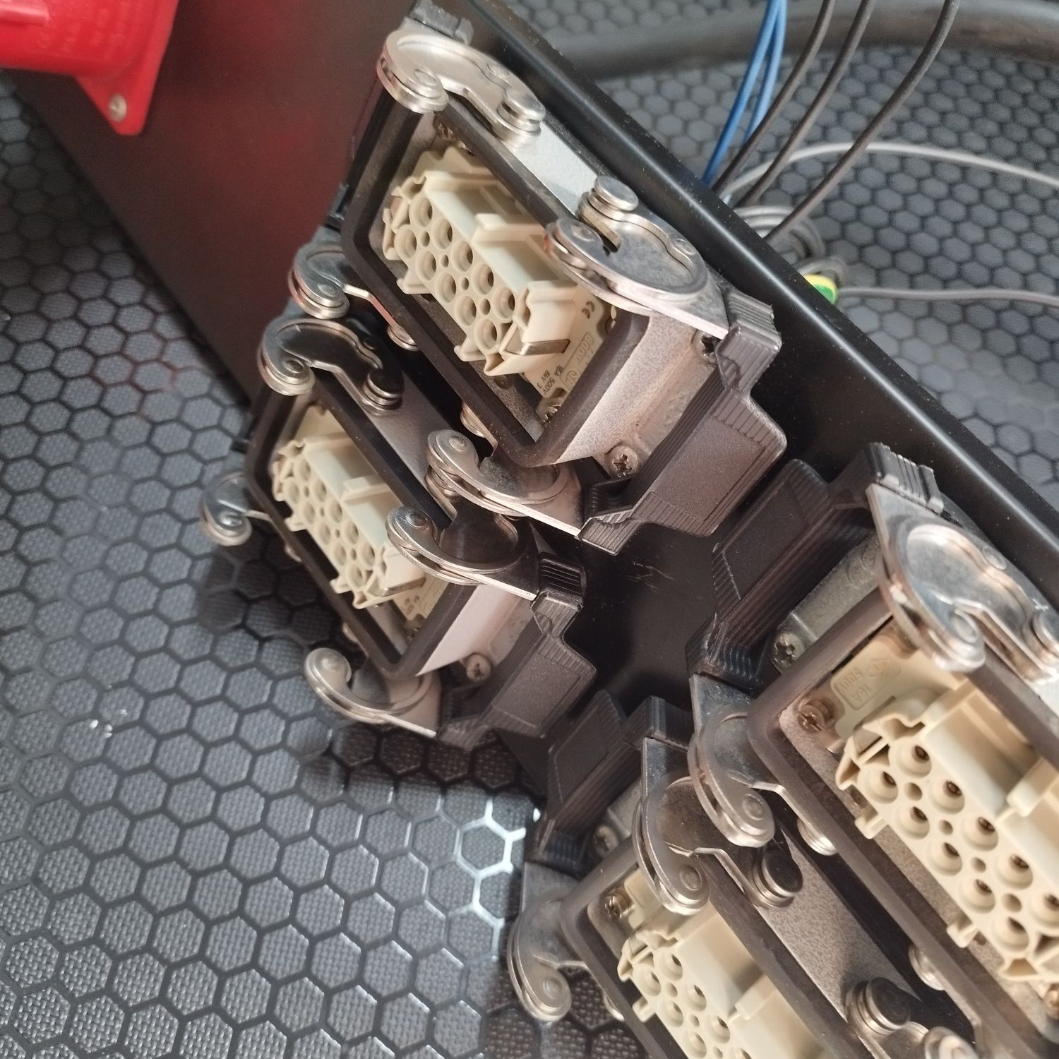 Panel rack, zlącze 32A, wieloparowe, złącze HARTING