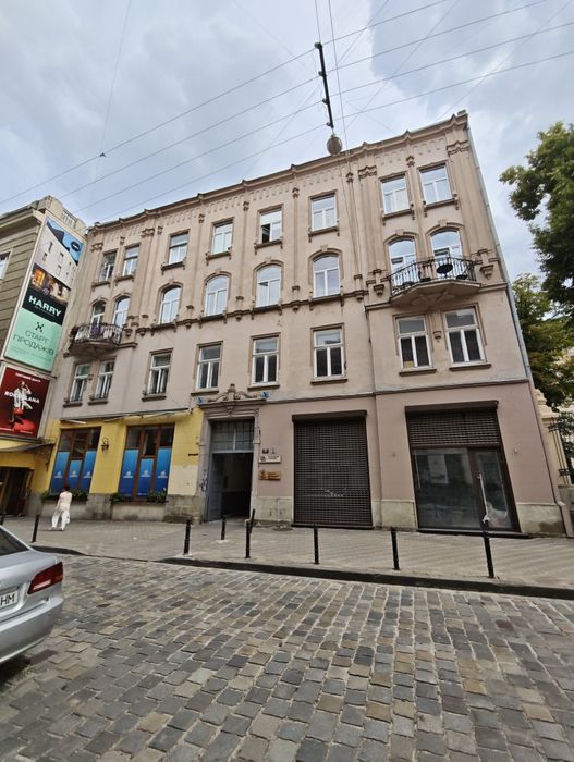 Продаж 2к квартири в центрі Львова по вул Коперника 11