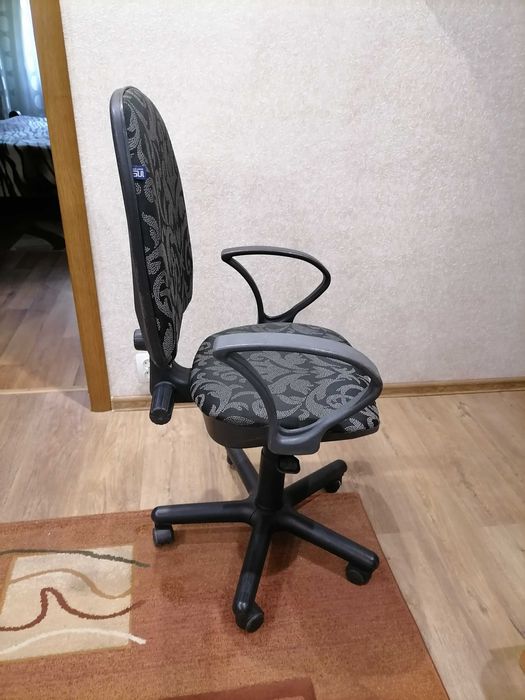 Компьютерне крісло стул.