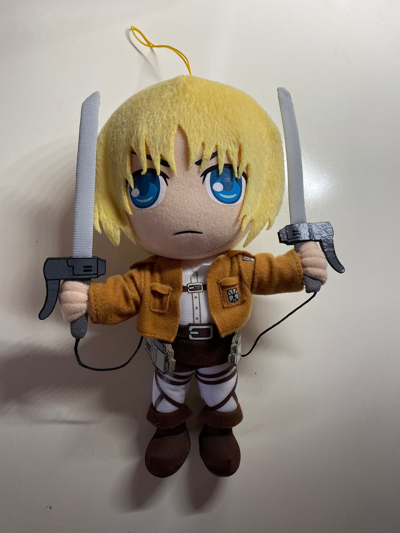 Peluche armin attack on Titan.