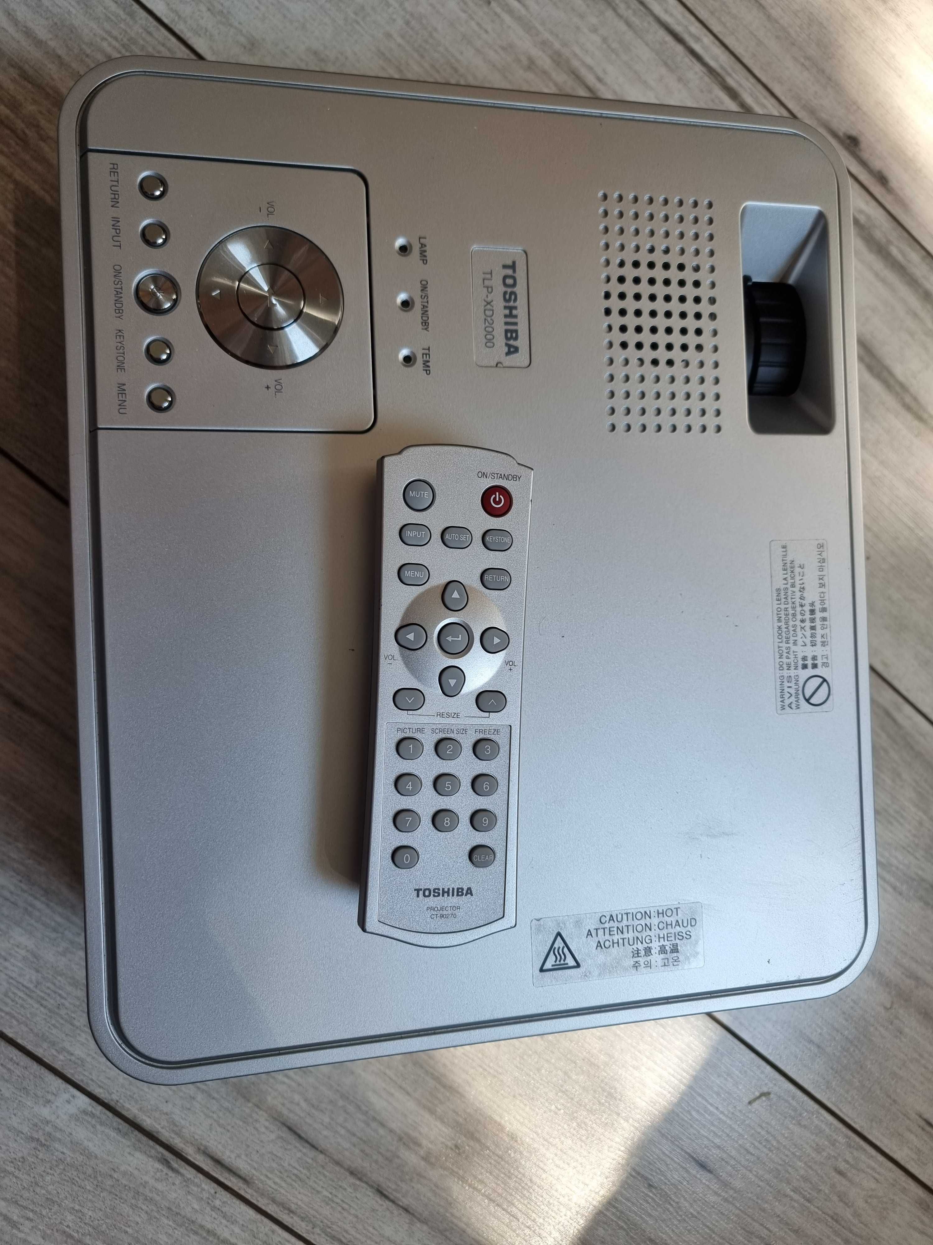 Projektor 3LCD TLP-XD2000