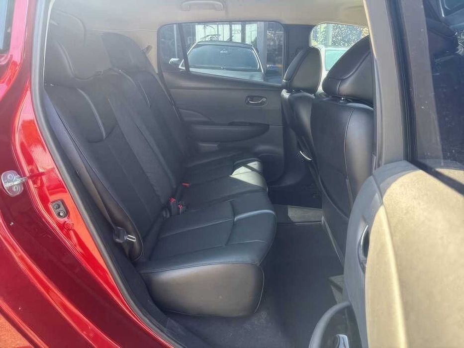 Nissan LEAF SL      2019