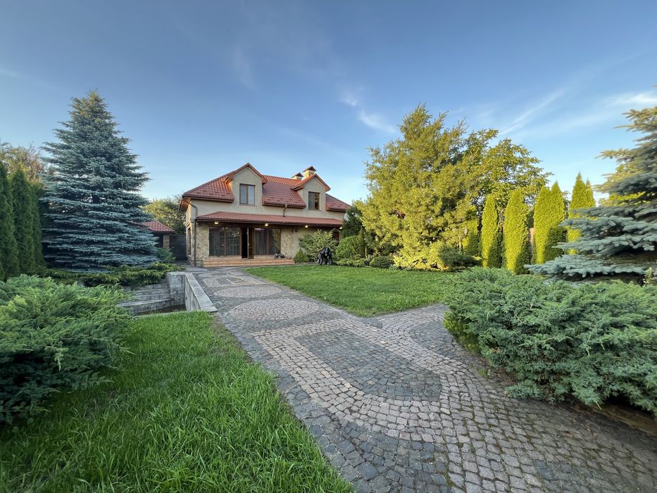 Будинок в районі «Новий двір» 10 соток. Зручна локація.