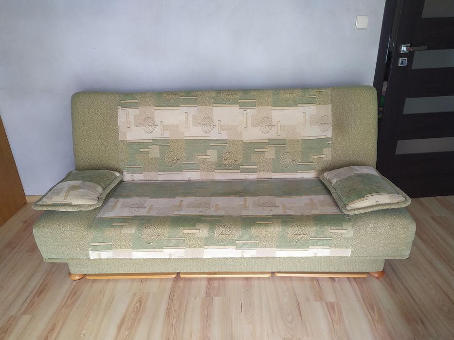 Rozkładana kanapa i dwa fotele