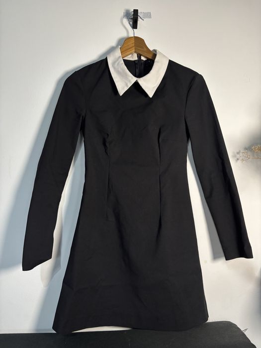 Mohito Czarna elegancka sukienka z białym kołnierzem