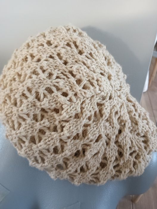 Beret modny handmade beżowy nowy