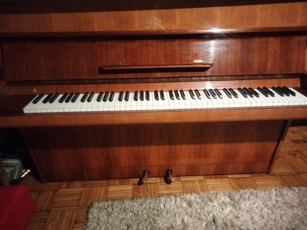 **Pianino Calisia 1968**