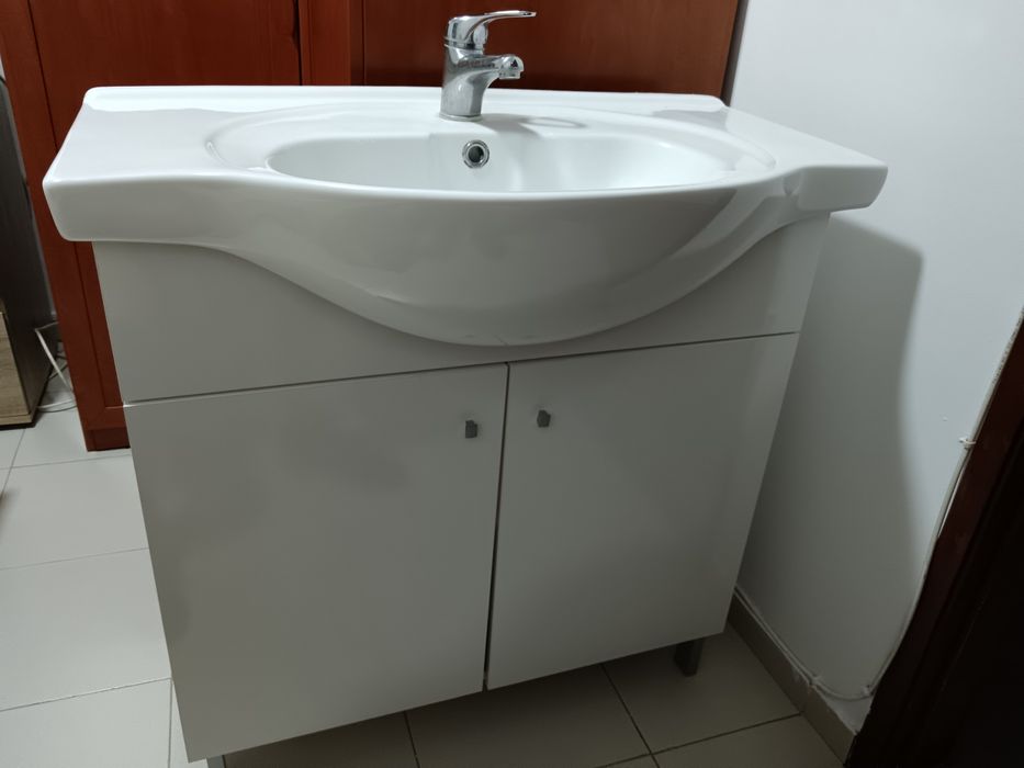 Lavatório com armário
