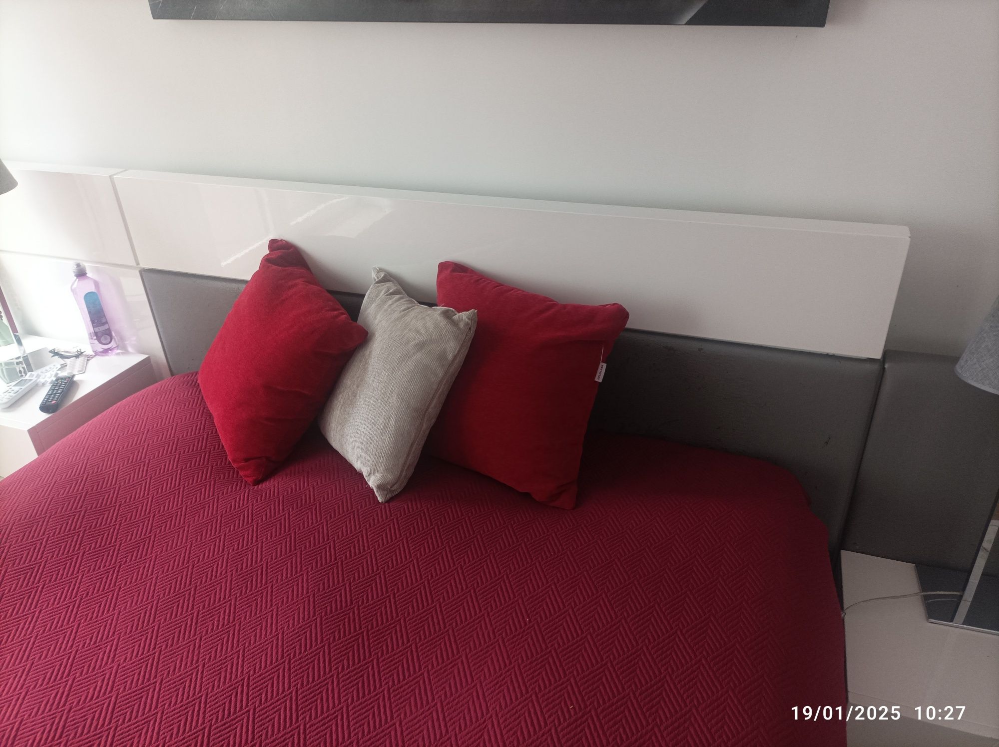 cama de casal com colchao e mesas até dia 21/2até dia 21/2de cabeceira
