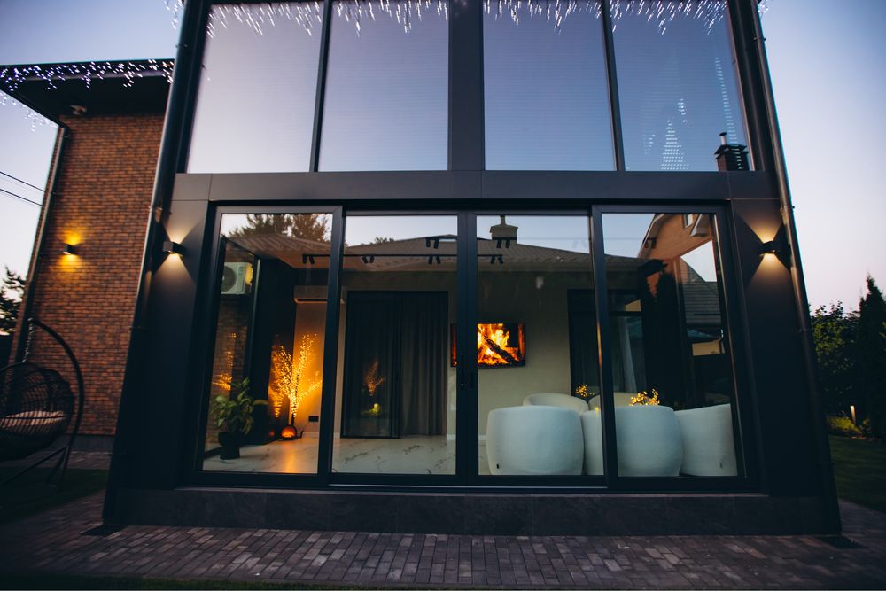 Повністю АВТОНОМНИЙ Дизайнерський будинок в закритому КМ біля Києва !