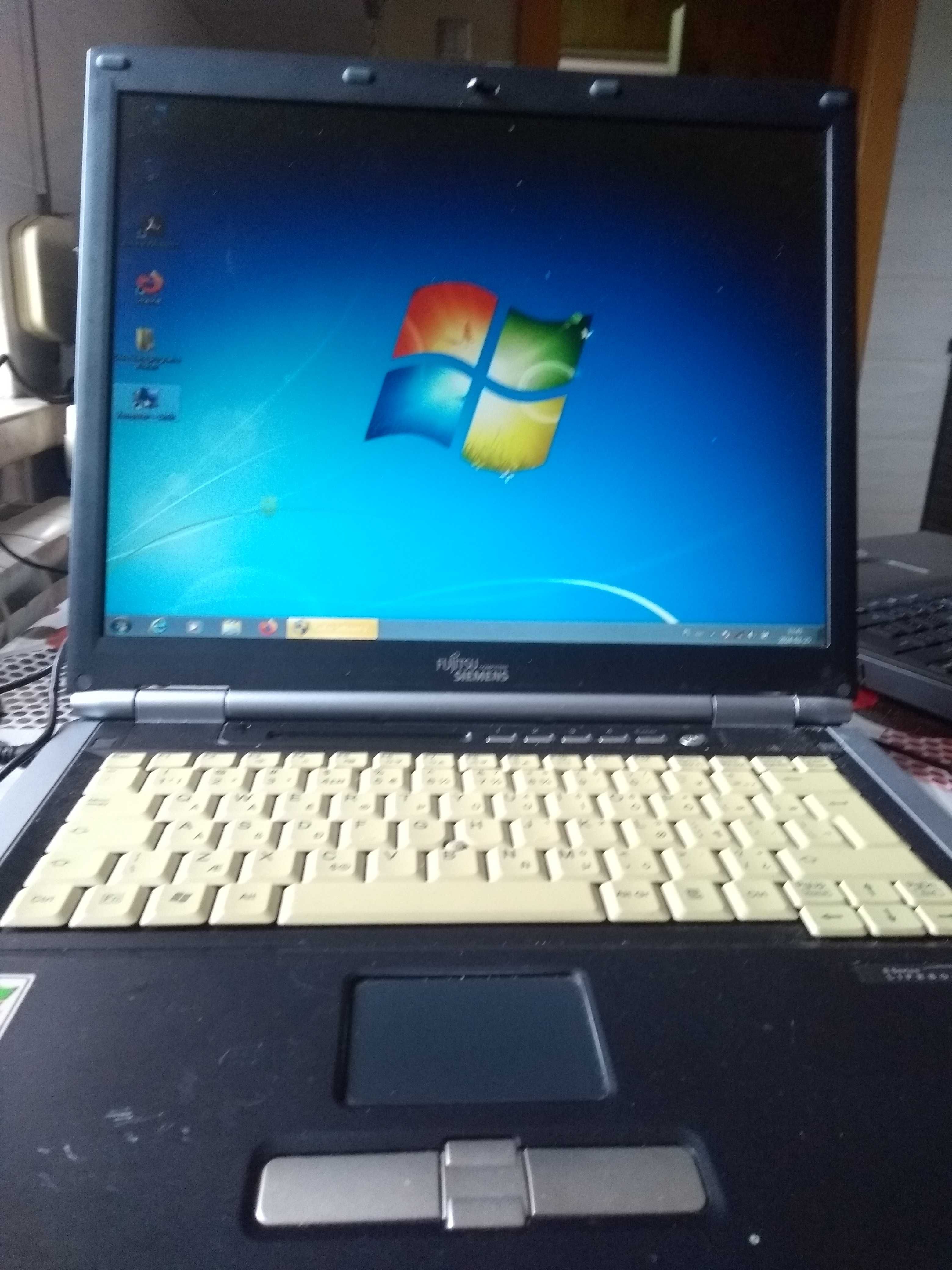 Sprzedam laptopa Fujitsu Siemens lifebook 15,6 sprawny