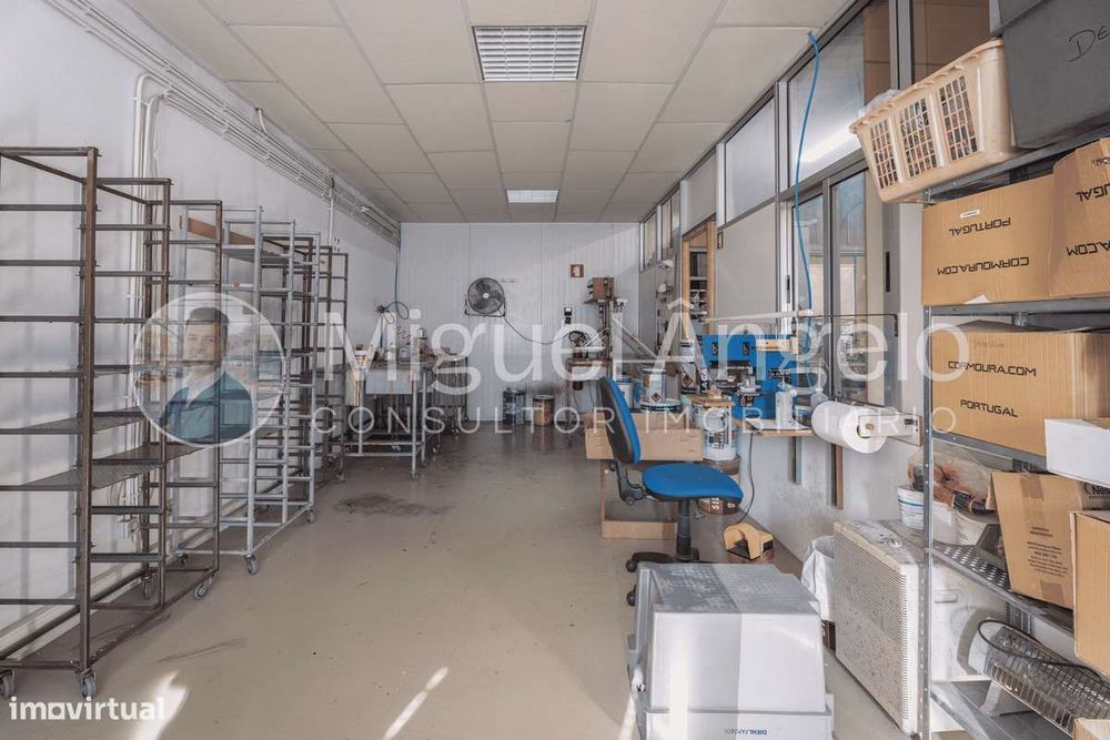 Armazém com 459m² na zona industrial de Ermesinde – Oportunidade única