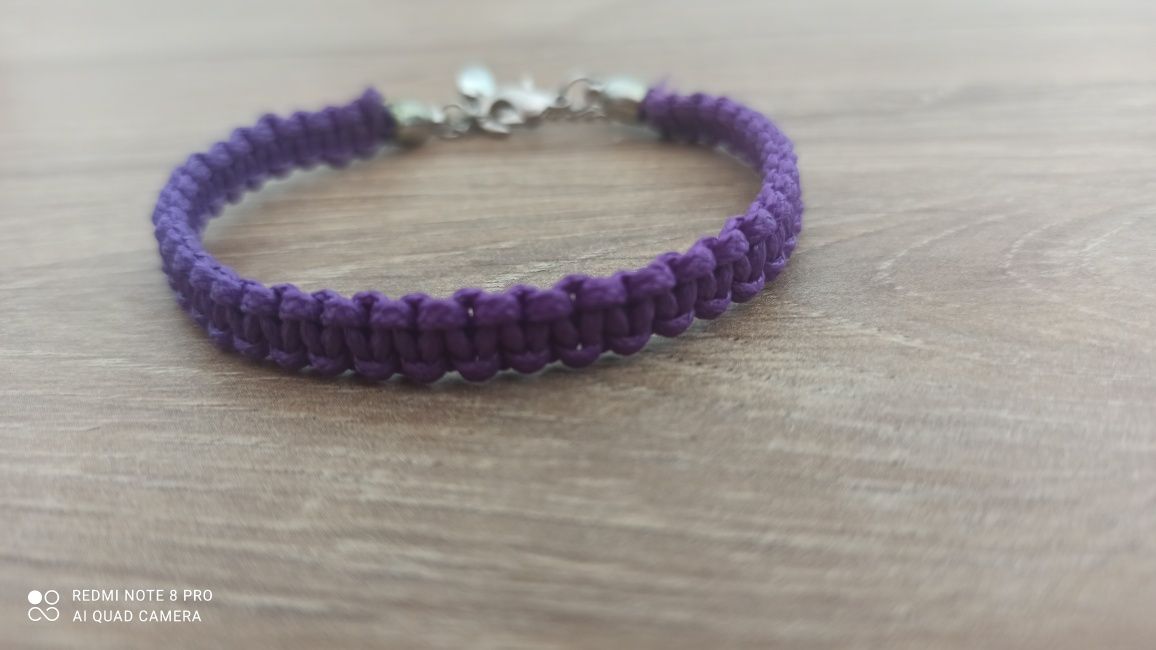 Bransoletki plecione ze sznurka biżuteryjnego z zawieszką. Handmade.