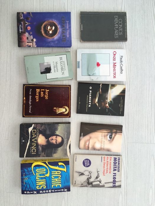 Livros variados: P. Coelho, Dan Brown, M. Flores, Karen Blixen, etc