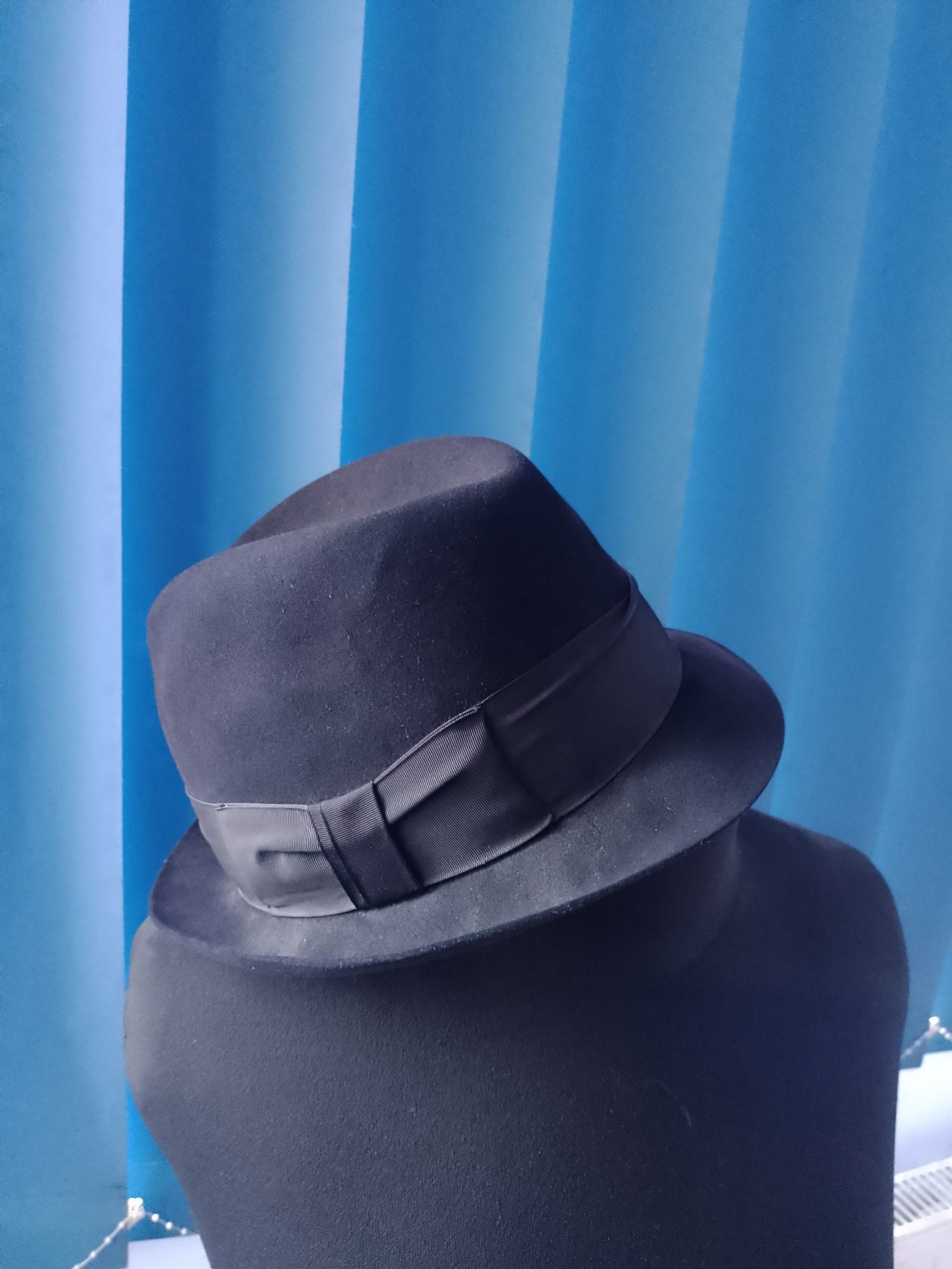 Czarny kapelusz obwód 57cm