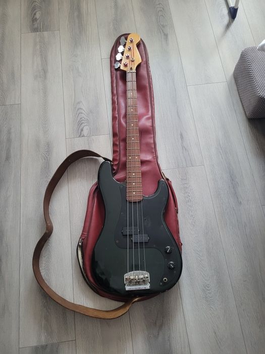 Gitara Basowa plus pokrowiec.