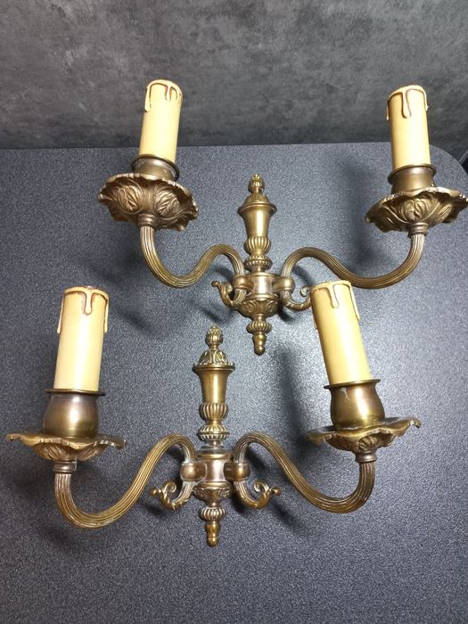 Канделябры бронзовые на 2 плафона пара настенные в антикварный стиле
Д