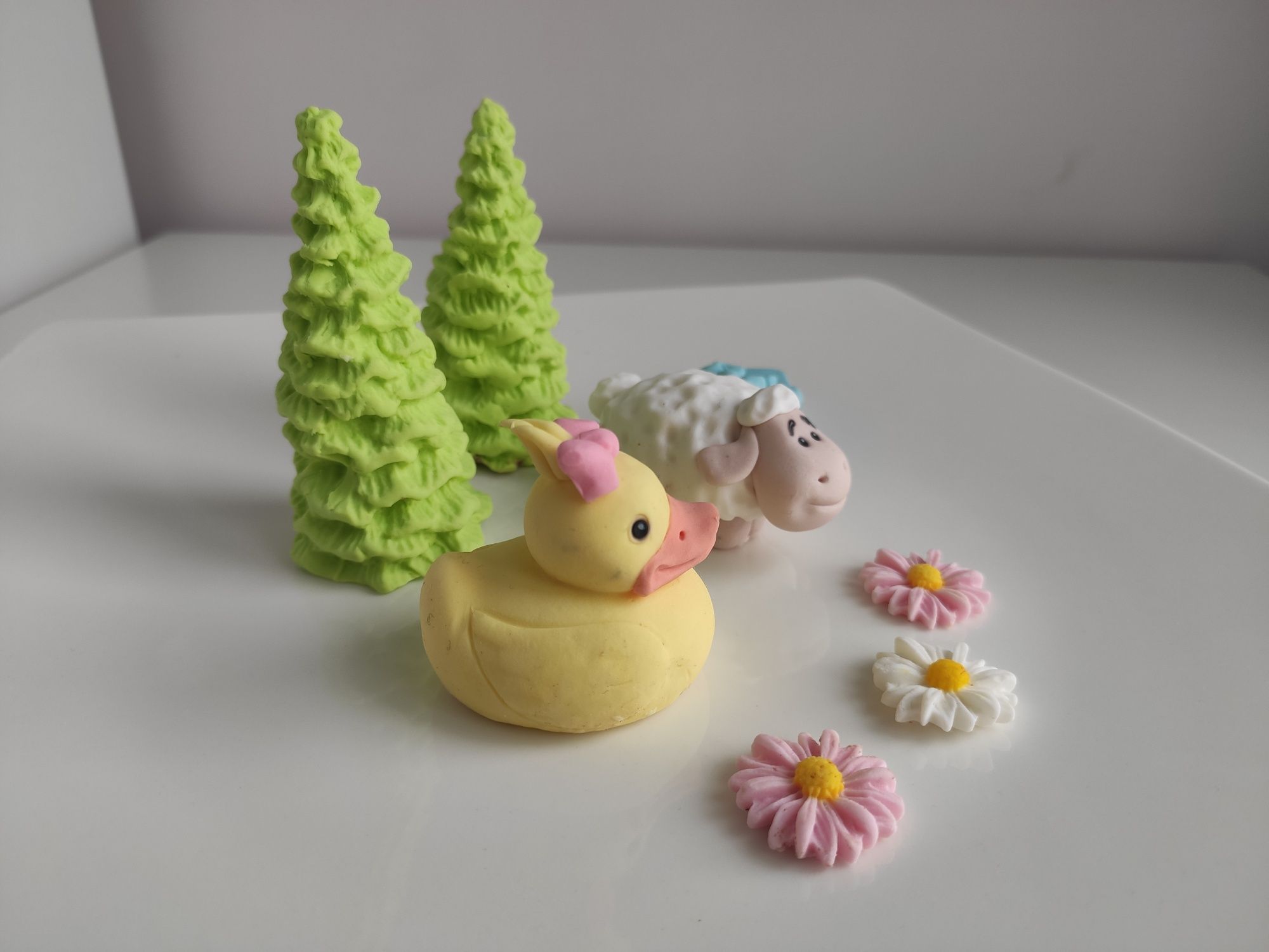 Dekoracja figurki zwierzęta z masy cukrowej na tort