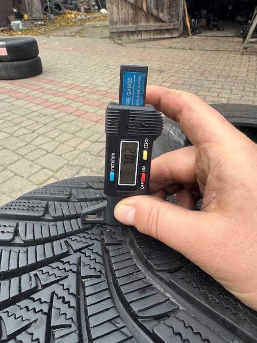 шини скати колеса 215 65 16С Bridge Stone 6.5 mm 2017 p 2 шт зима