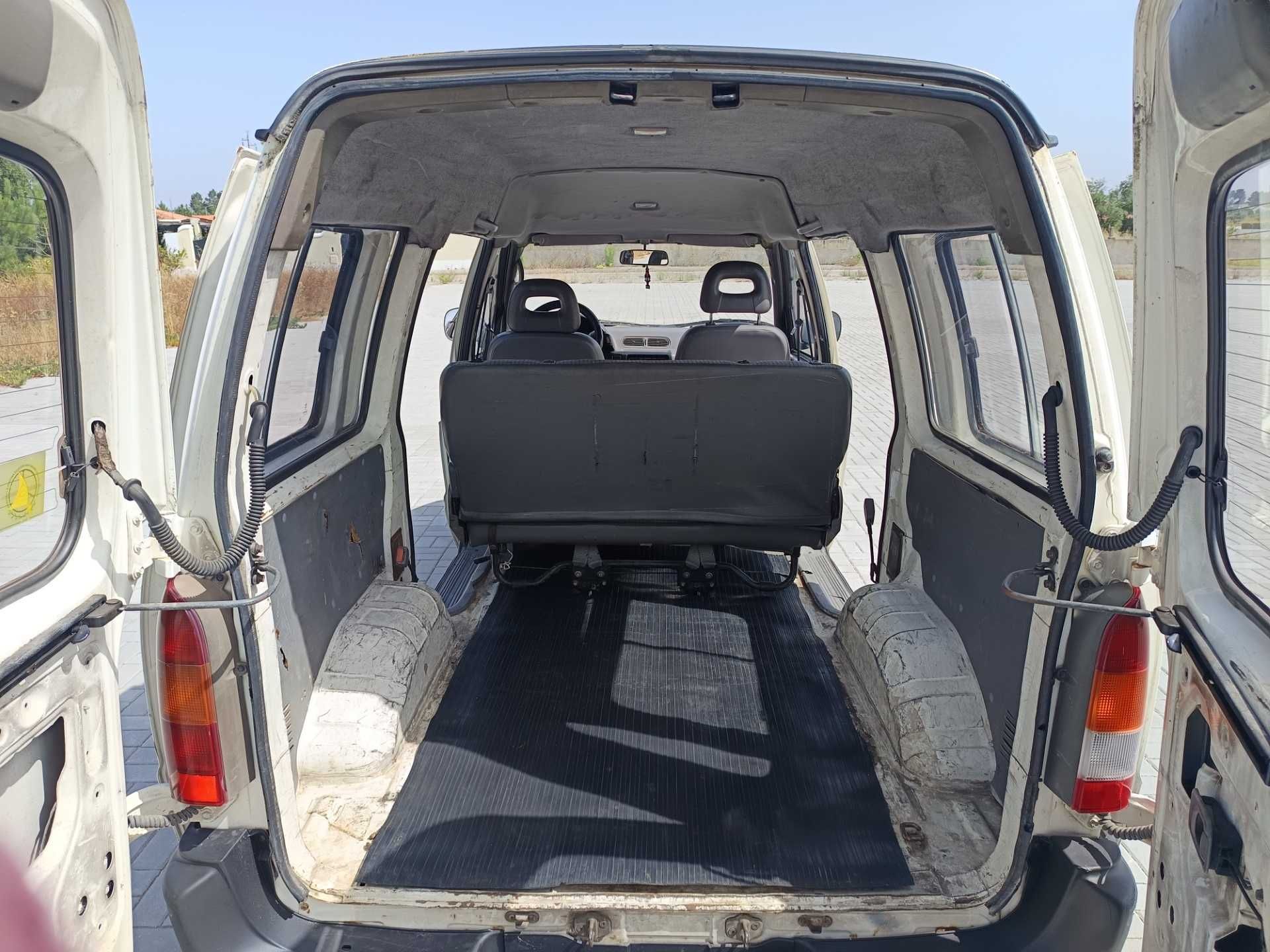 Nissan Vanette Cargo 2.3 D - 1995 - 5 Lugares