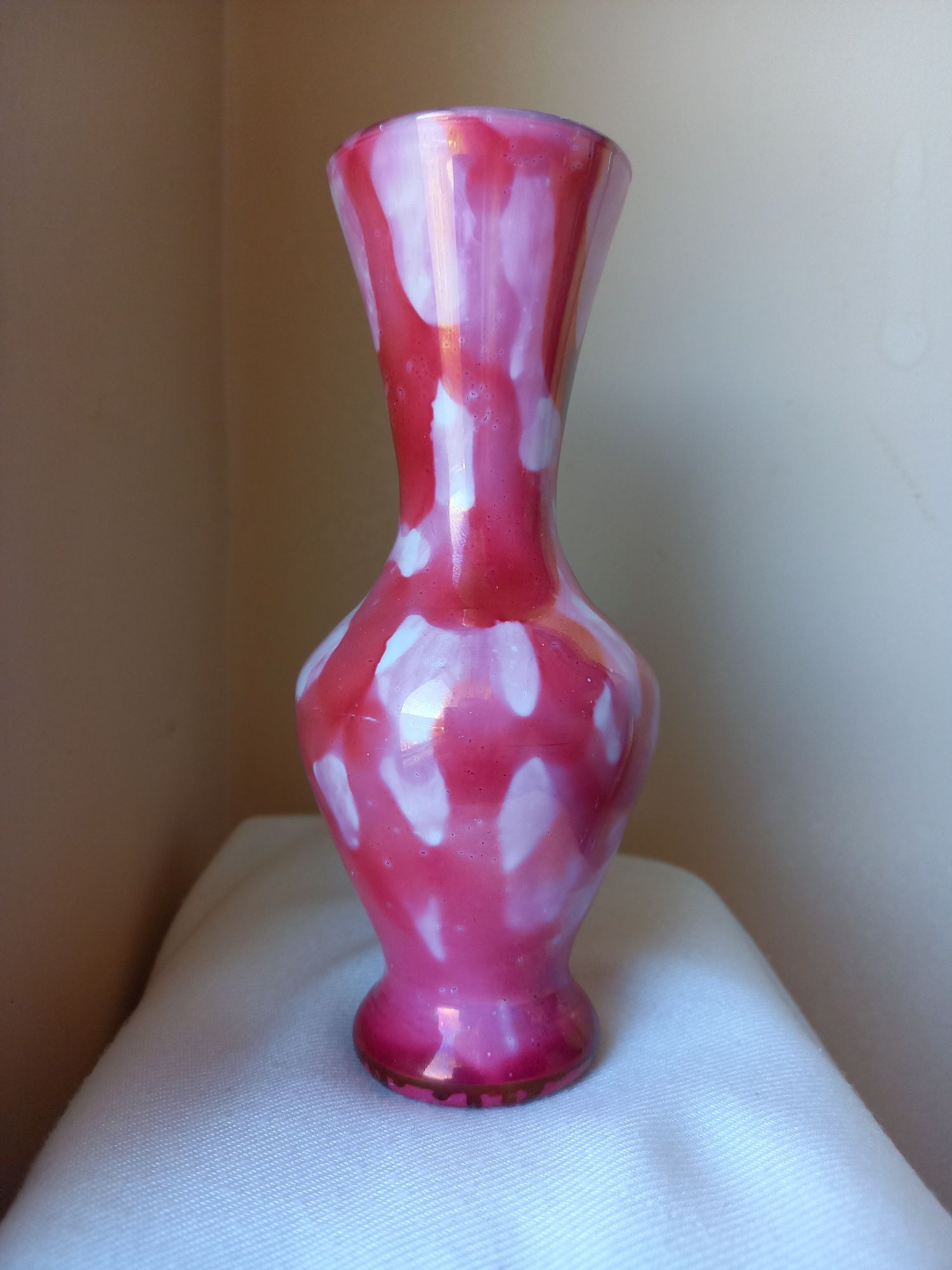 Murano malinowy wazon w plamki, szkło warstwowe.