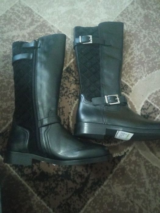 Продам осенние сапоги для девочки