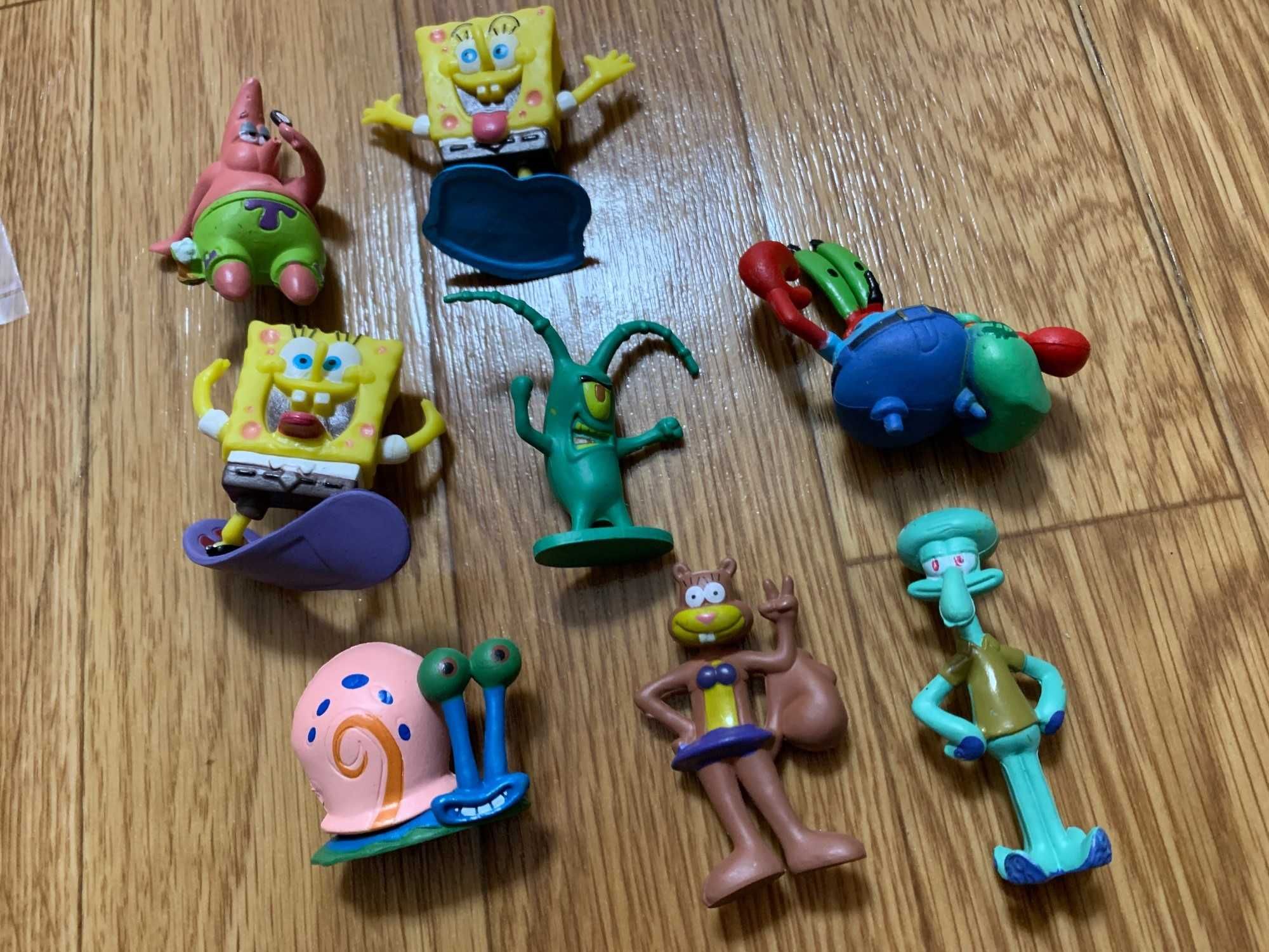 Zestaw 8 figurek z bajki Spongebob Plankton Gacuś Patryk Skalmar itp