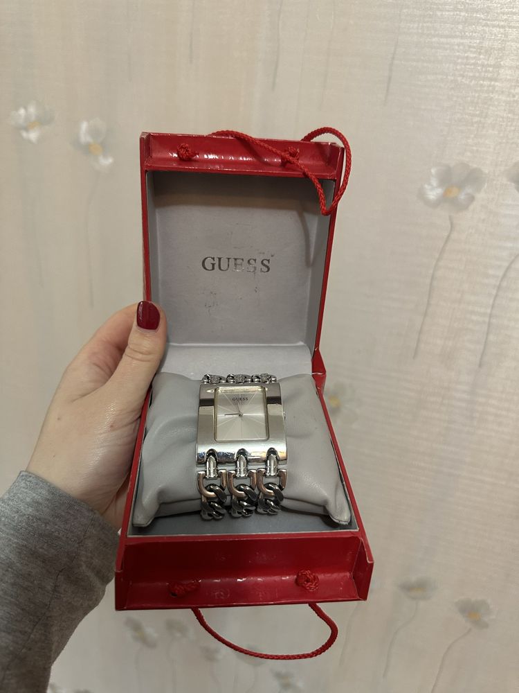 Оригінальний годинник guess