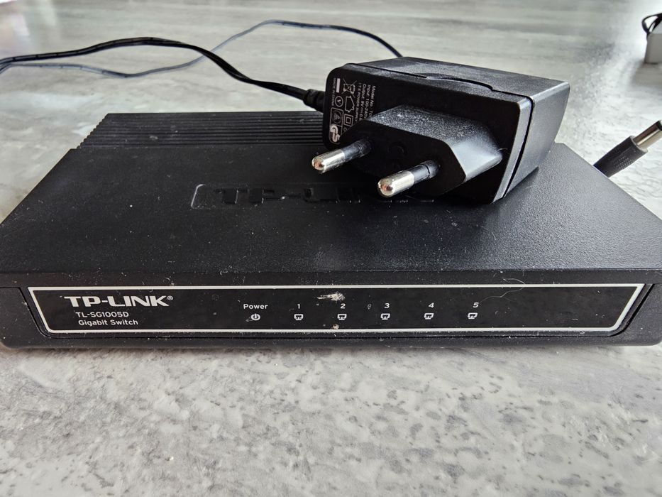 Zyxel ES-105A switch pasywny 5-portowy metalowa obud zasilacz 10/100Mb