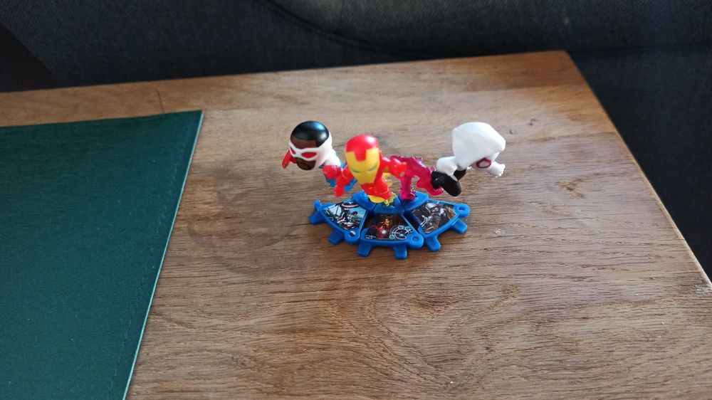 Avengers figurki zabawki kinder