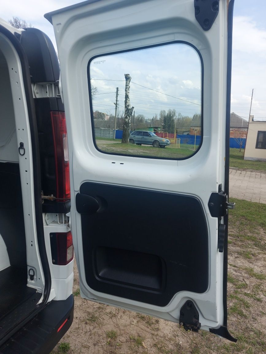 Продам або обміняю на кросовербус OPEL VIVARO 2017