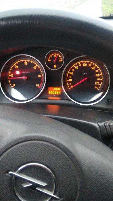 Продам автомобиль Opel Astra H 2007 год.Вложений не требует.