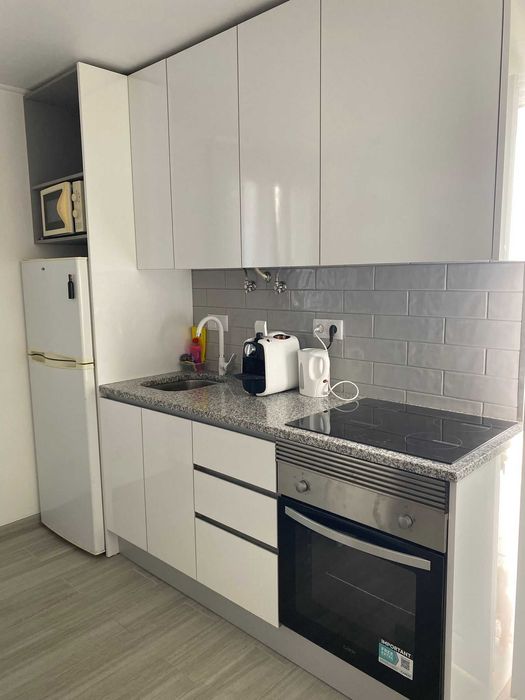 Alugo anexo T1 + 1 para, estudantes ou professores, em Fernão Ferro.