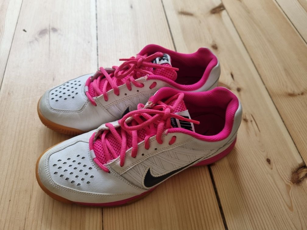 Białe skórzane buty Nike 39