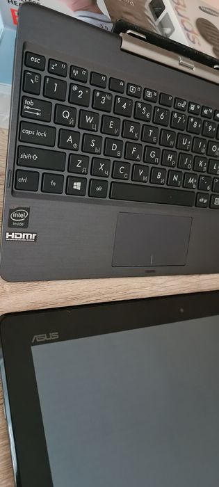 Планшет трансформер . Ноутбук ASUS Transformer Book T100TA. Стан 10/10