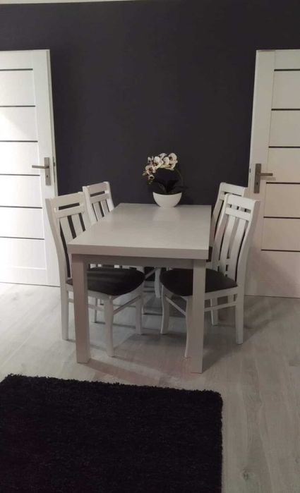 Biały stół + 4 krzesła
