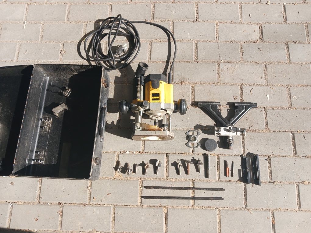 DeWalt DW621 frezarka górnowrzecionowa