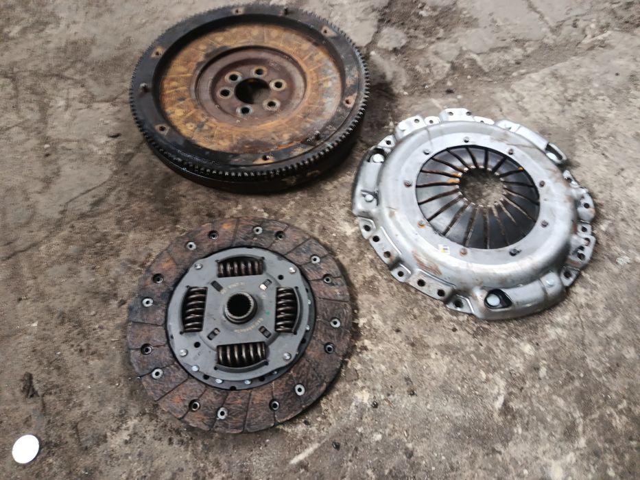 Продам комплект сцепления. WOLSWAGEN T 4.  1,9 Dizel