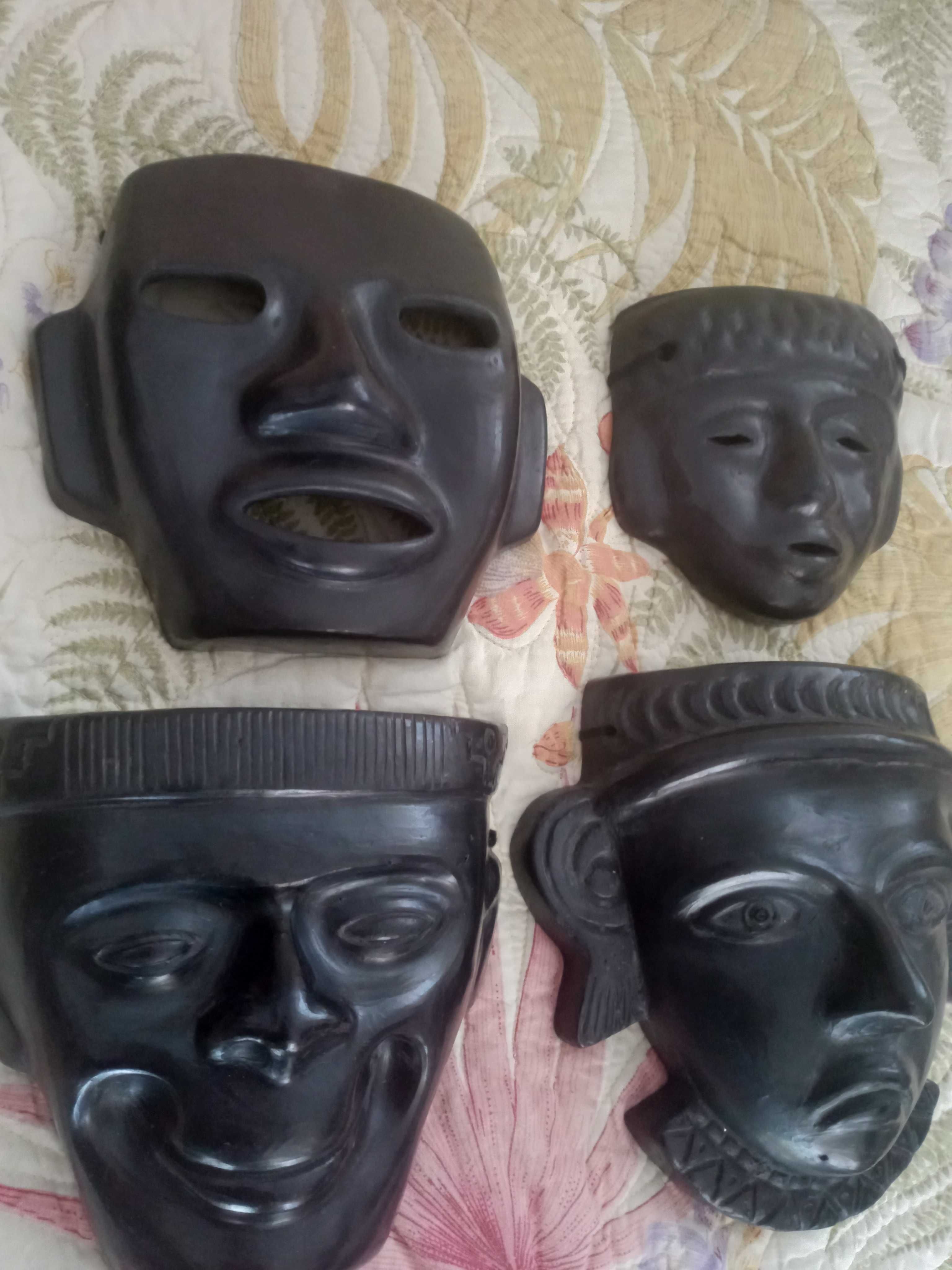 cztery maski gliniane