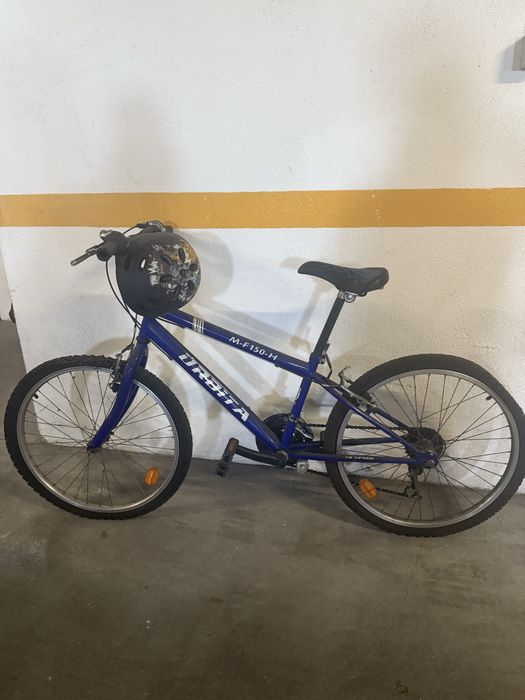 Bicicleta azul.