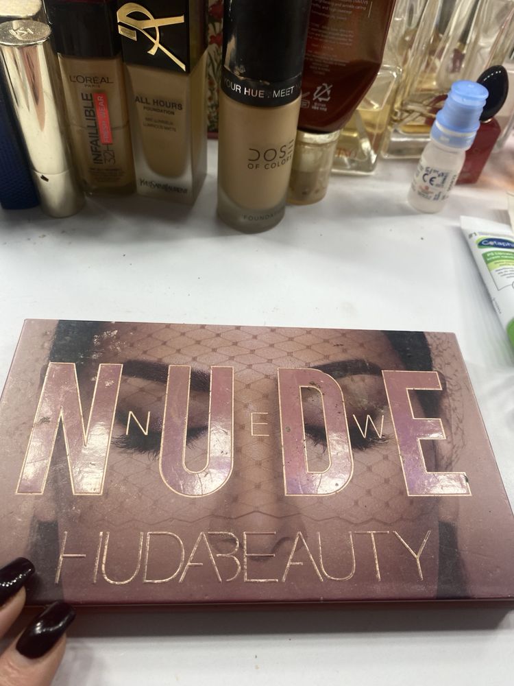 Huda beauty nude paleta cieni paletka