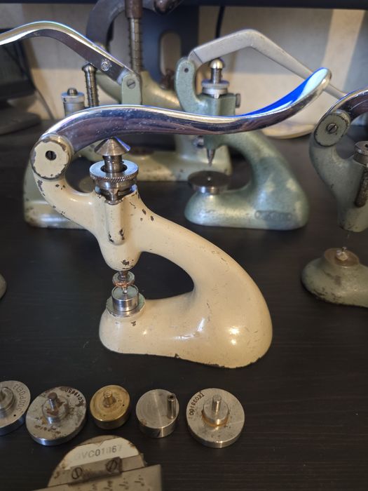 Часовой инструмент Пресс потанс Swiss made