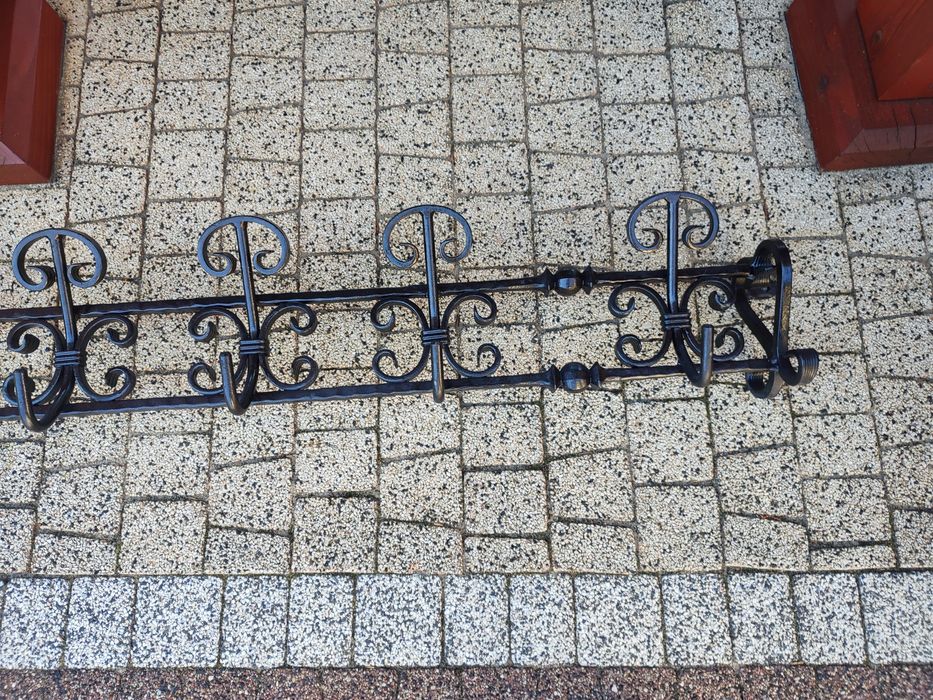 Wieszak nowy kuty czarny na 5 zawieszek  120 cm